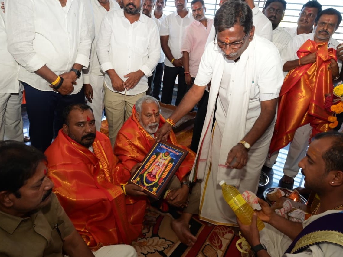 బోయకొండ గంగమ్మ తల్లి సేవలో ఎమ్మెల్యేలు