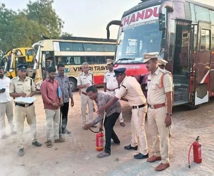 ప్రైవేట్ బస్సుల ఆకస్మిక తనిఖీ