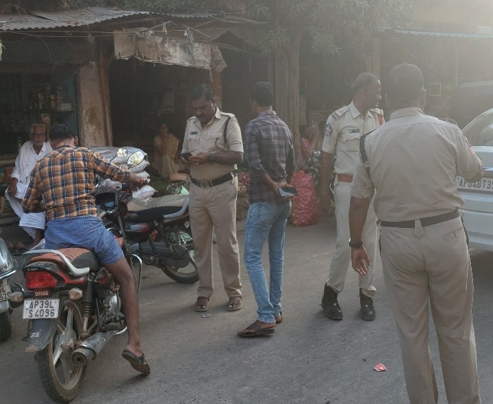 చిట్వేల్‌లో ముమ్మర వాహనాల తనిఖీలు