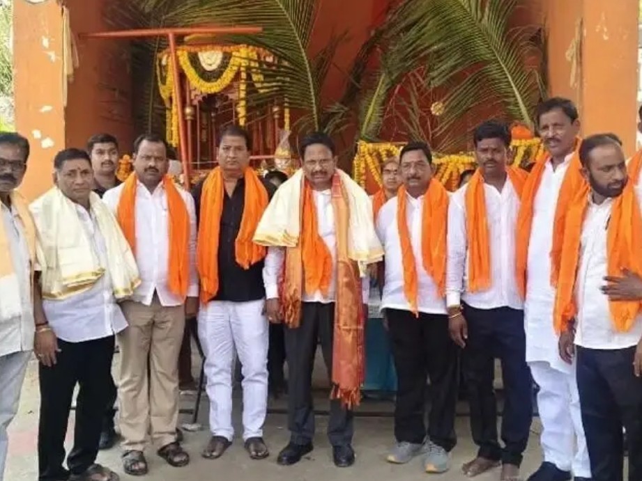 హనుమాన్ దీక్షతో ముందుకు సాగాలి: ఎమ్మెల్యే