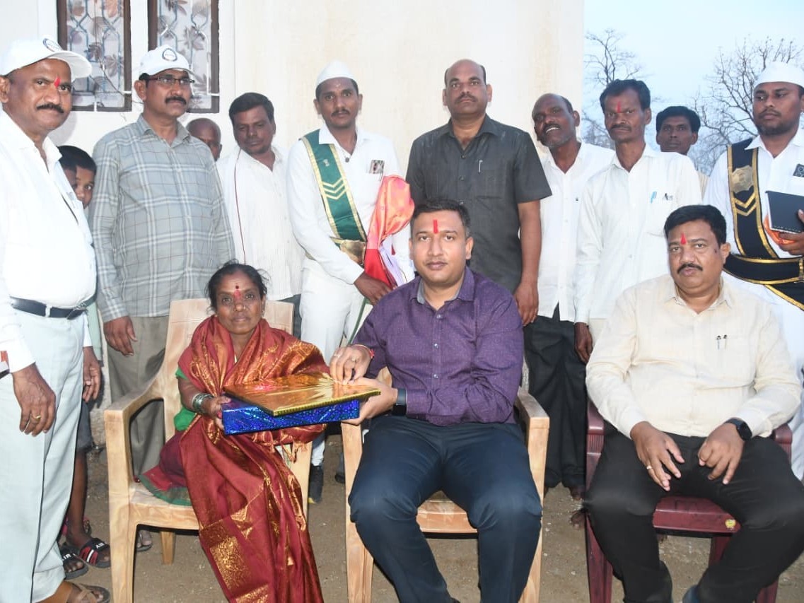 సుభద్ర ఇంటిని సందర్శించిన కలెక్టర్ రాజర్షి షా