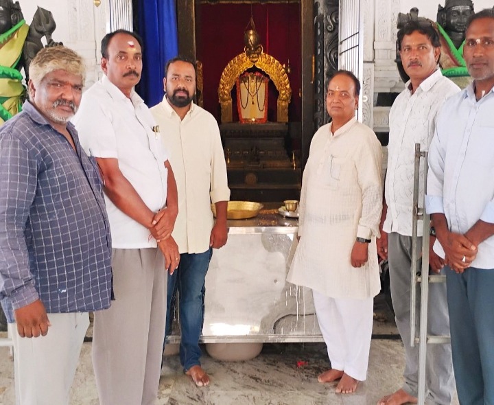 గౌరీపట్నంలో శివయ్యను దర్శించుకున్న విశ్వనాథ్