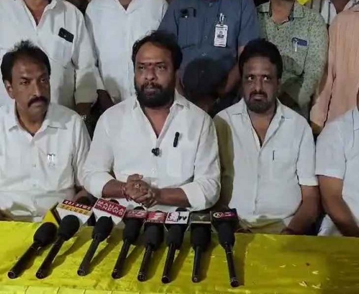 జగన్‌కు భగవంతుడు మంచి బుద్ధి ప్రసాదించాలి: మంత్రి