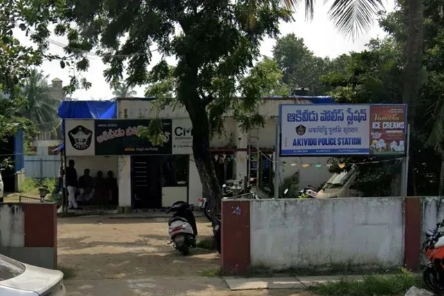 ‘చలో ఆకివీడు’కు అనుమతి లేదు: ఎస్సై