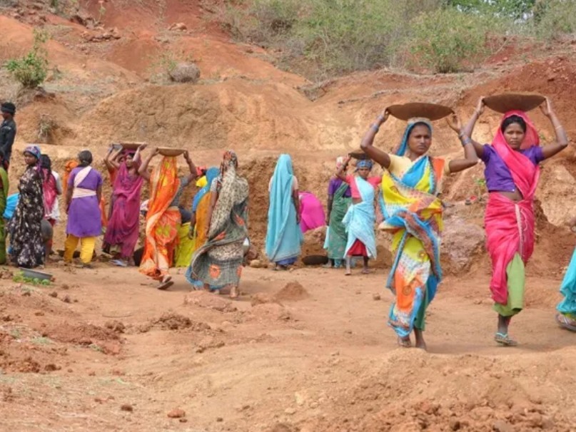 పథకం పోయింది.. పని కరువైంది.!