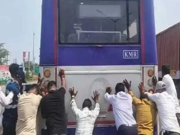 హైవేపై మొరాయించిన ఆర్టీసీ బస్సు