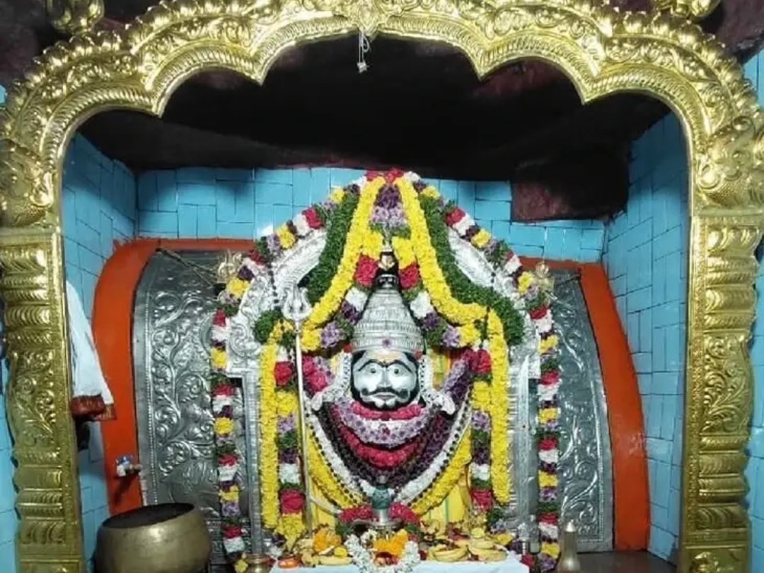 వీరభద్ర స్వామికి ప్రత్యేక పూజలు