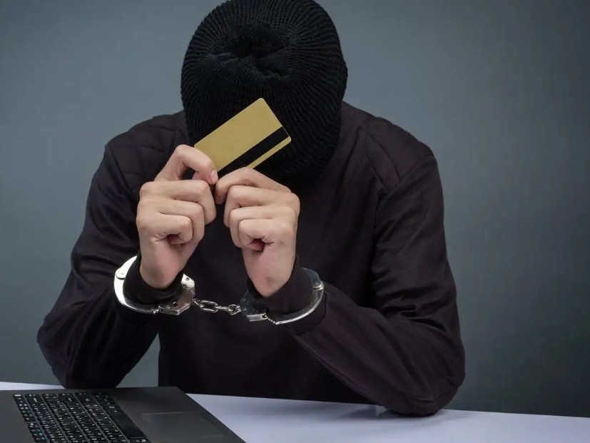 ఆర్థిక నేరాలకు పాల్పడి వారిపై ప్రత్యేక దృష్టి