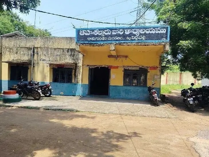 ఇంఛార్జ్ తహసీల్దార్‌తో అందని సేవలు..