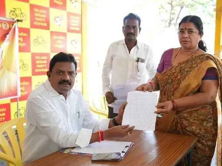 ప్రజా గ్రీవెన్స్‌లో అర్జీలు స్వీకరించిన ఎమ్మెల్యే