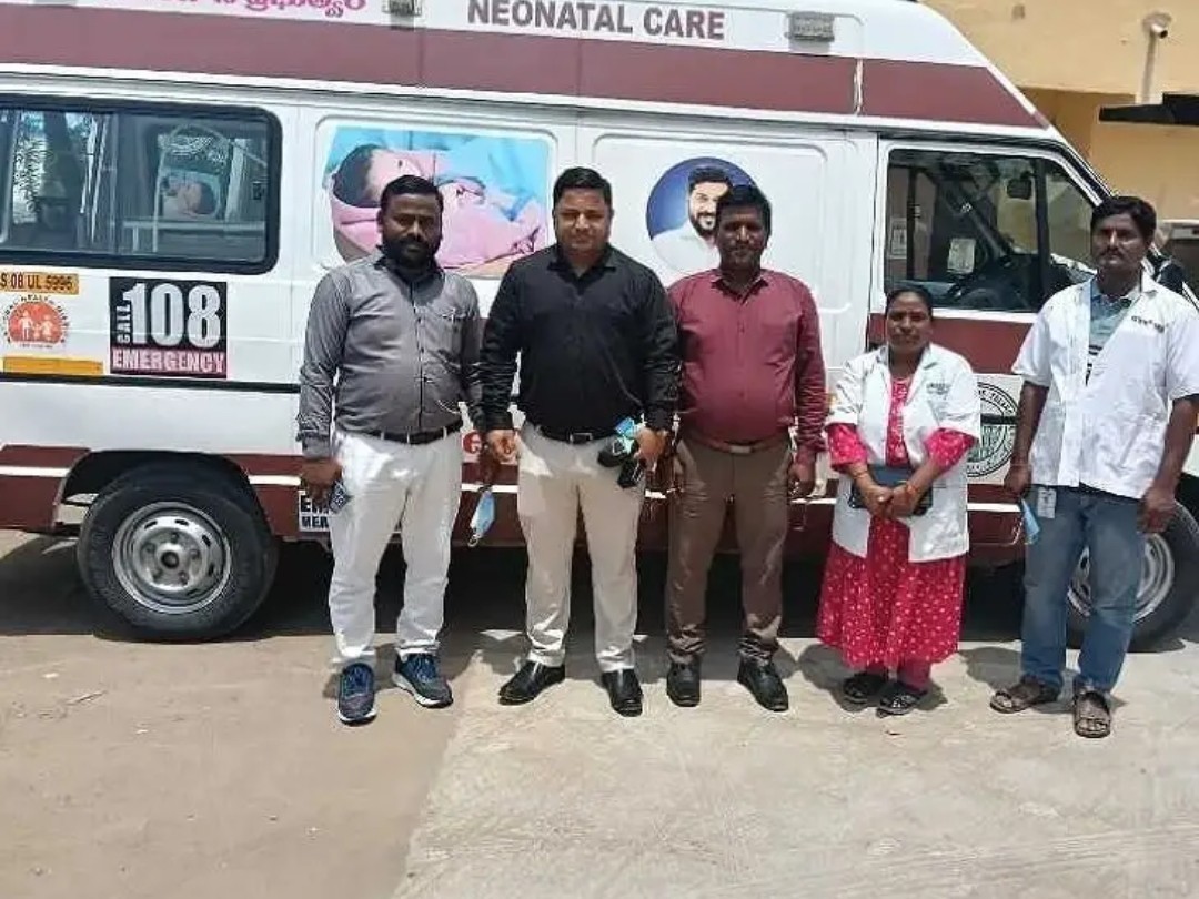 108 అంబులెన్సు తనిఖీ చేసిన మేనేజర్