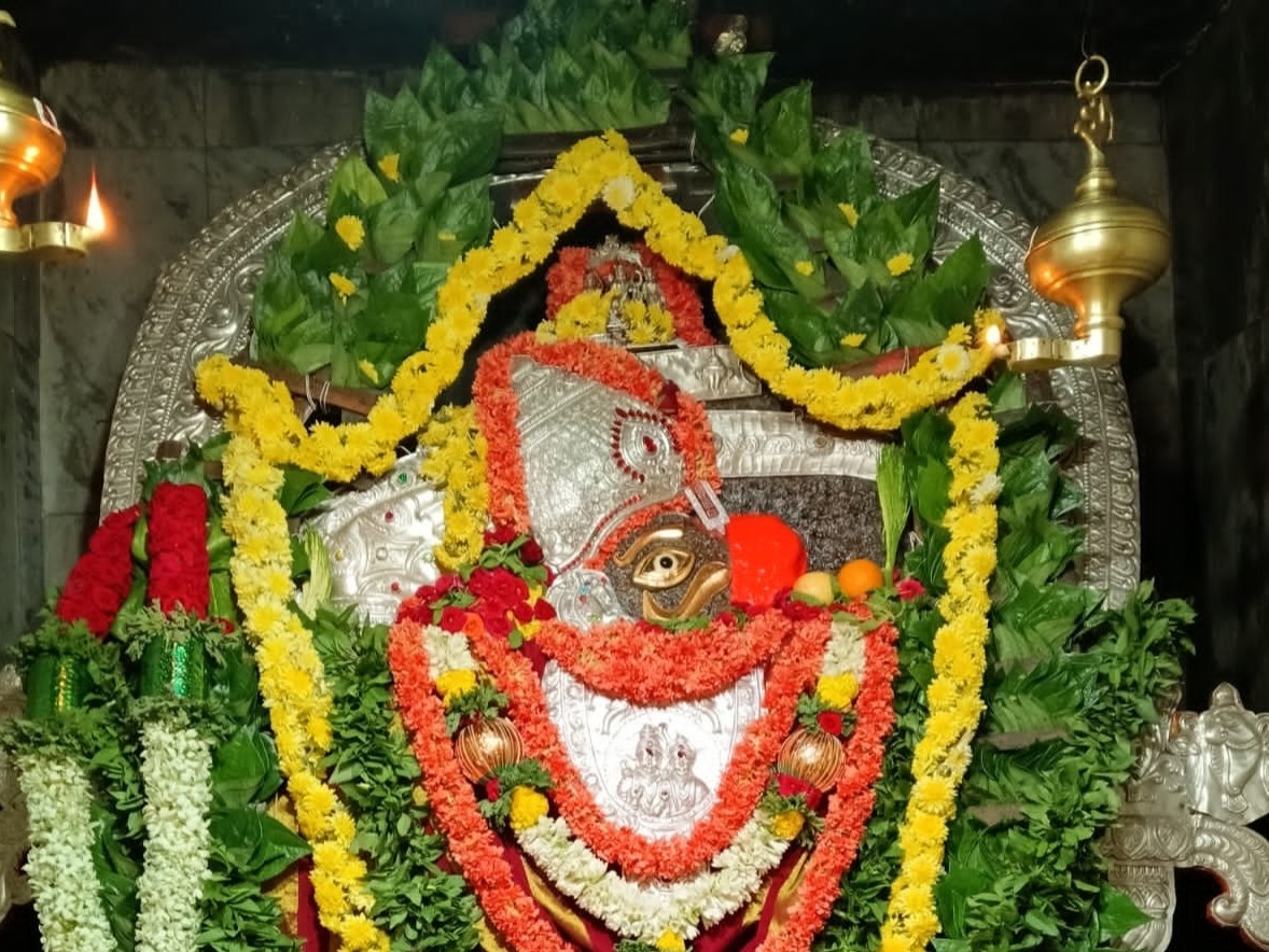 విశేష అలంకరణలో ప్రసిద్ధ మురిడి ఆంజనేయుడు