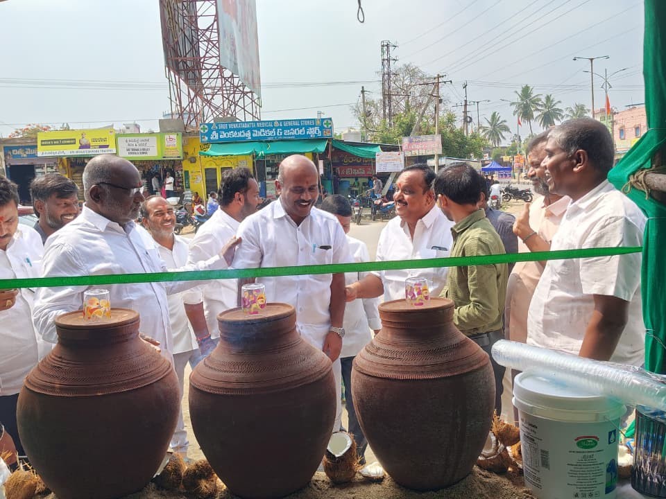 చలివేంద్రం ప్రారంభించిన మున్సిపల్ పాలకవర్గం