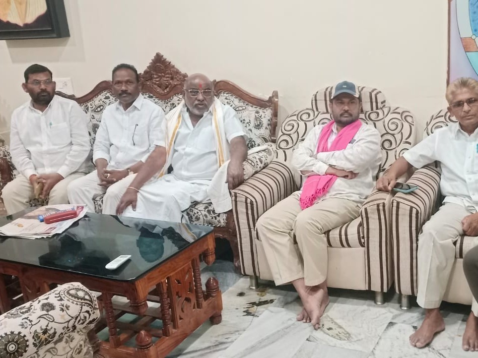 ప్రభుత్వ వైఖరిని తీవ్రంగా ఖండిస్తున్నాం: జోగు రామన్న