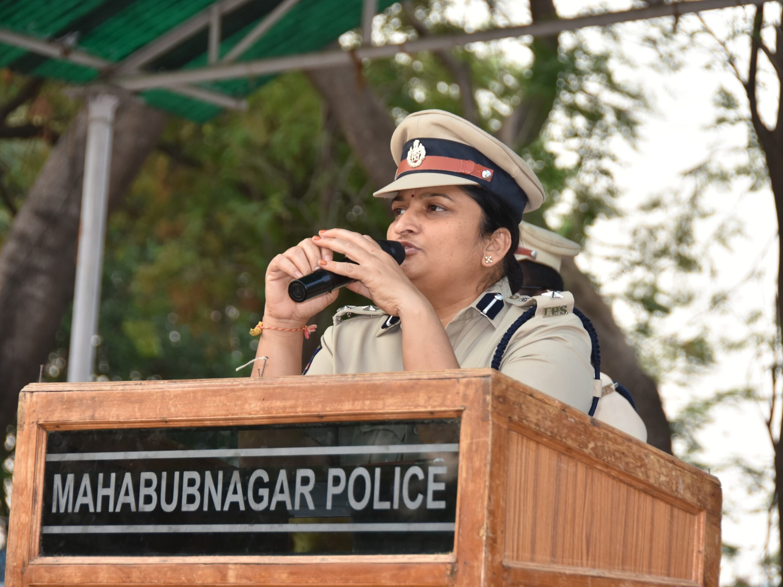 ‘విధి నిర్వహణతో పాటు కుటుంబానికి సమయం కేటాయించండి’