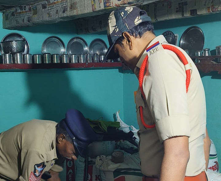 చింతపల్లి ఏఎస్పీ ఆధ్వర్యంలో కార్డన్ సెర్చ్ ఆపరేషన్