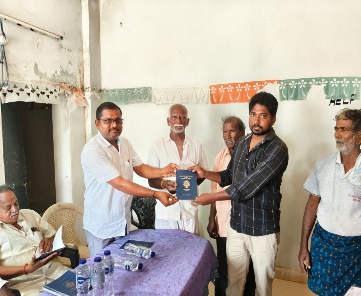 రైతులకు పట్టాదారు పాసుపుస్తకాలు పంపిణీ