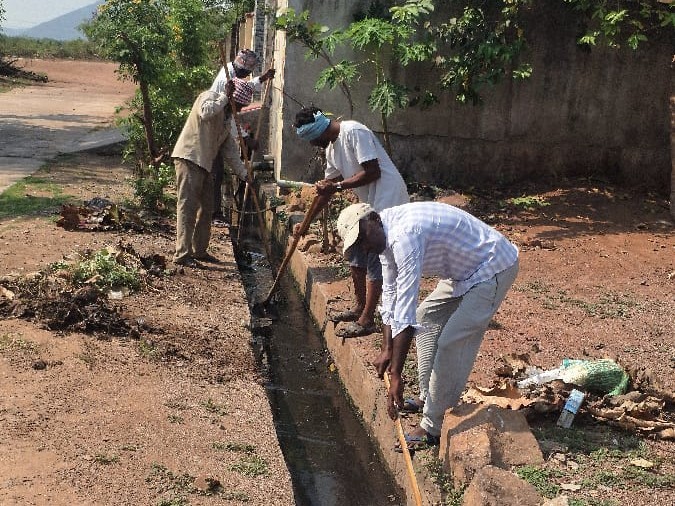 డ్రైనేజీ, రోడ్ల పనులు శరవేగంగా కొనసాగింపు