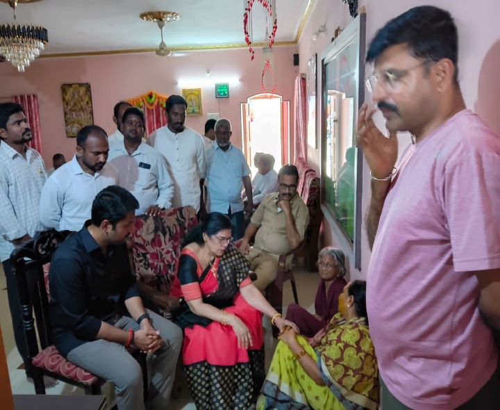 జోగారావు కుటుంబాన్ని పరామర్శించిన మాజీ కేంద్ర మంత్రి