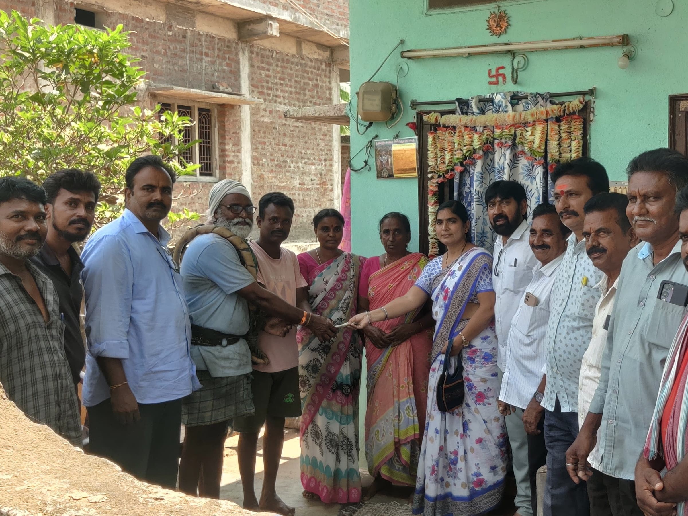 గీత కార్మికుడి కుటుంబానికి ఆర్థిక సహాయం