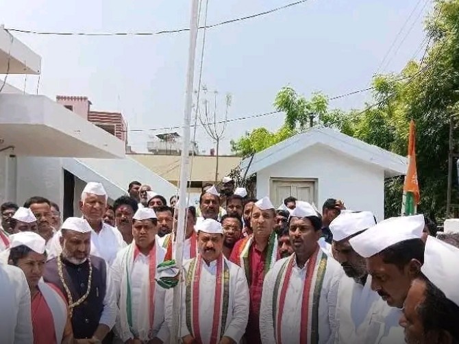 ఆదిలాబాద్‌కు చేరుకున్న టీపీసీసీ చీఫ్