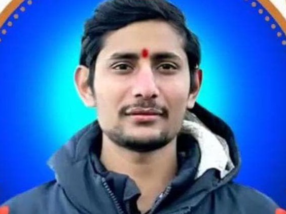 రైలు కింద పడి ఎలికట్టె యువకుడి ఆత్మహత్య