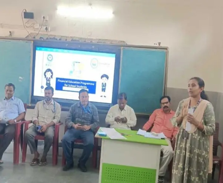 ‘విద్యార్థులు పాఠశాల స్థాయి నుంచే పొదుపు చేయడం నేర్చుకోవాలి’