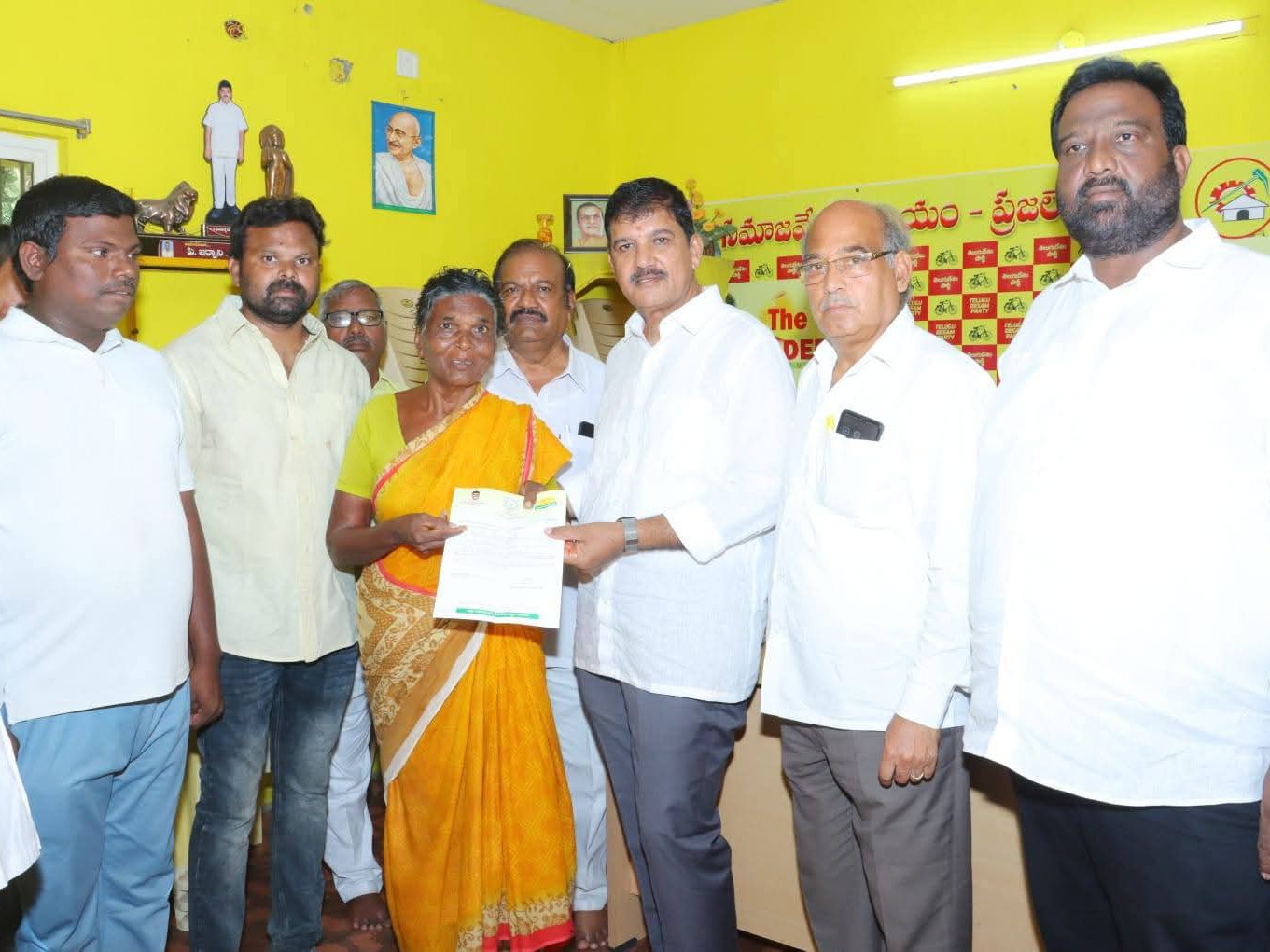 చేబ్రోలులో CMRF చెక్కులు పంపిణీ