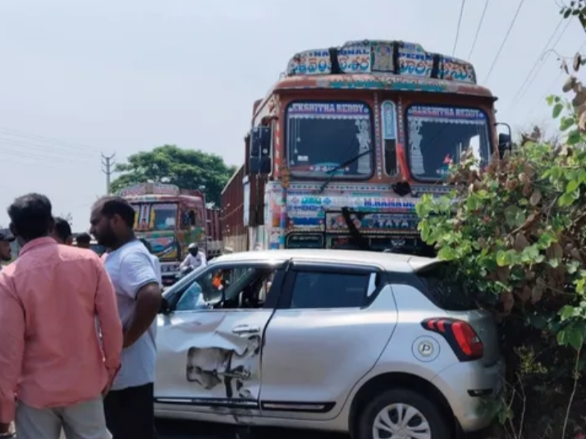 లారీ-కారు ఢీ.. ప్రమాదంలో ఇద్దరికి స్వల్ప గాయాలు