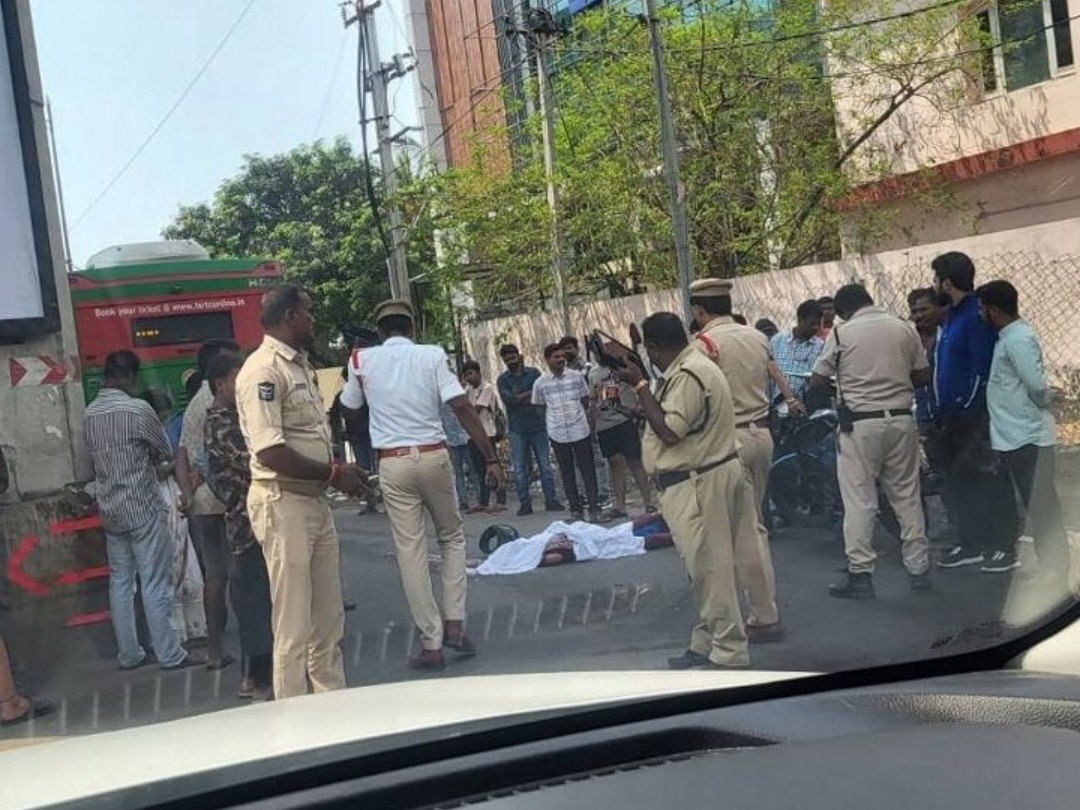 రోడ్డు ప్రమాదంలో విద్యార్థి మృతి