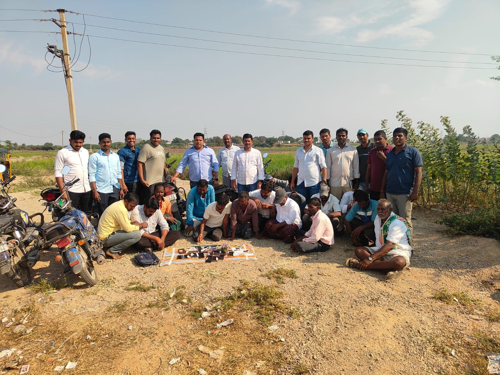 పేకాట స్థావరాలపై పోలీసుల పంజా