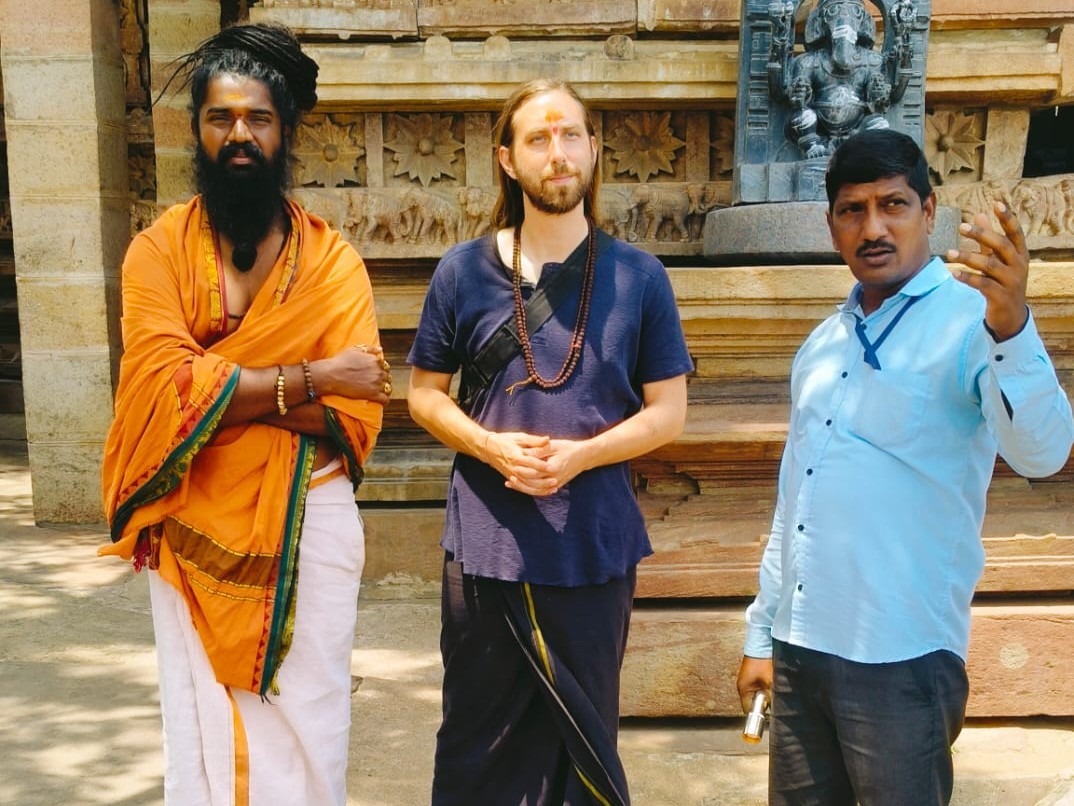 రామప్పను సందర్శించిన మఠాధిపతి