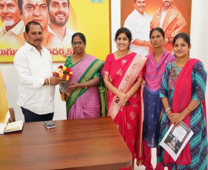 అధికారులు, నాయకులతో సమావేశమైన ఎమ్మెల్యే