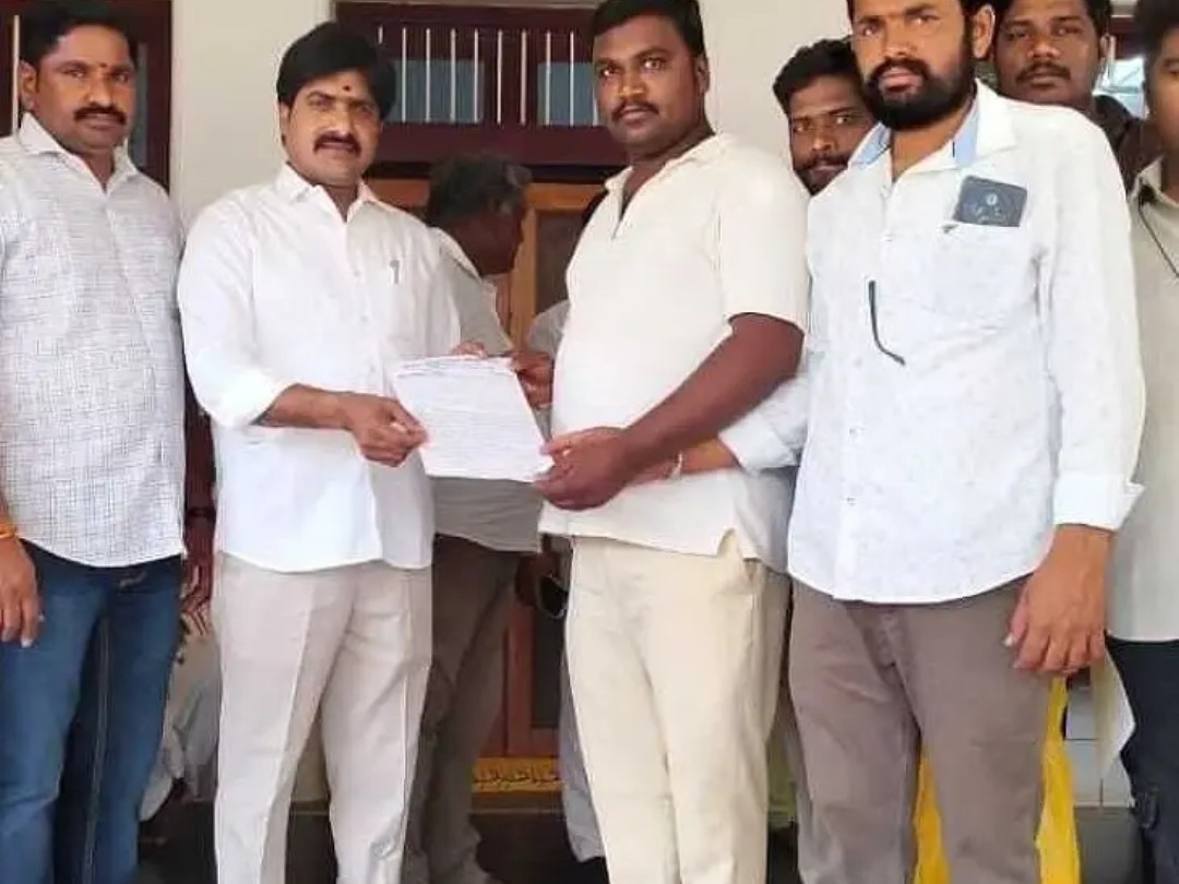 గ్రామ సమస్యల పరిష్కారానికి ఎమ్మెల్యేకు వినతి
