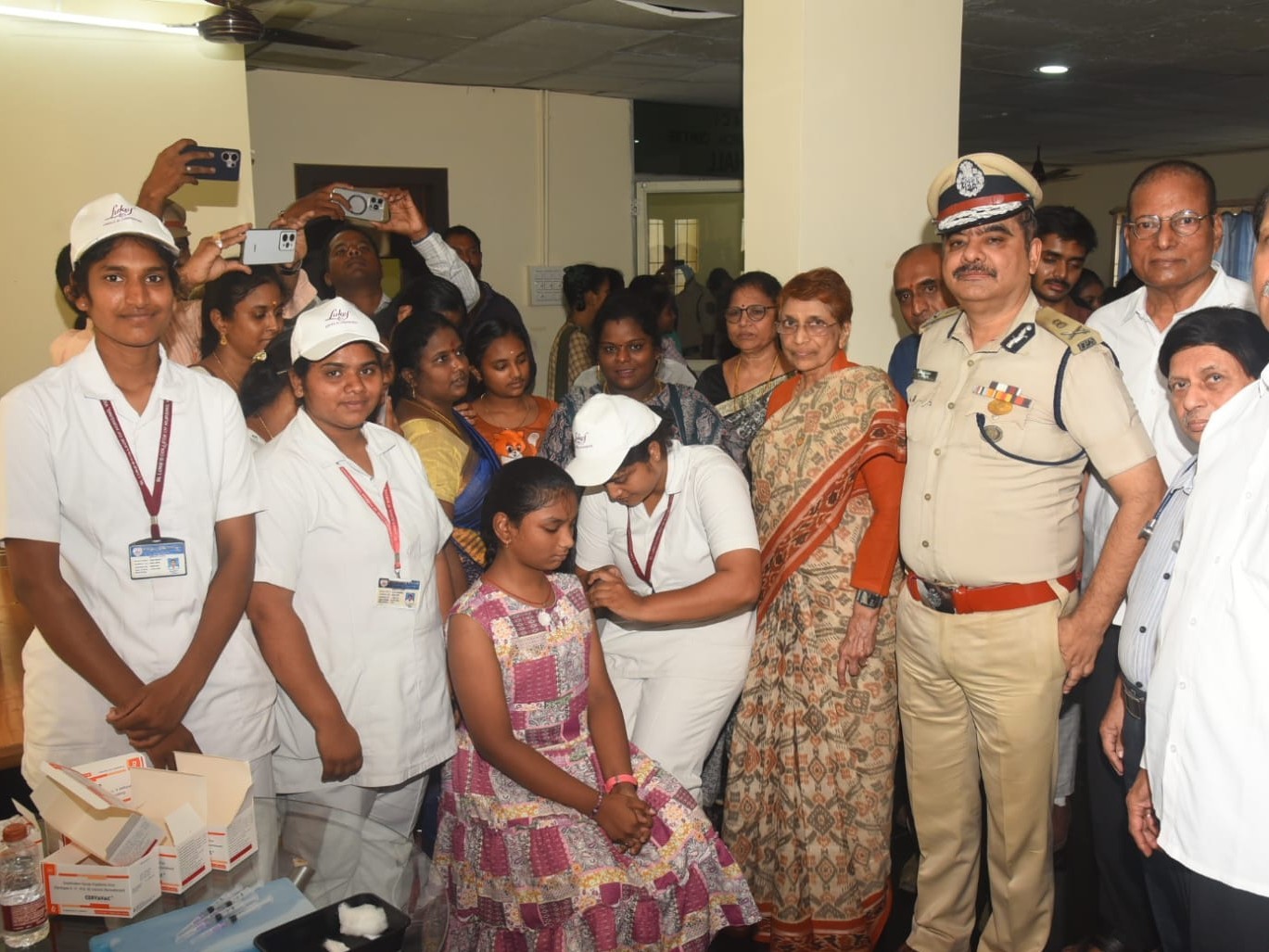 టీకాలు తప్పనిసరిగా వేసుకోవాలి: సీపీ