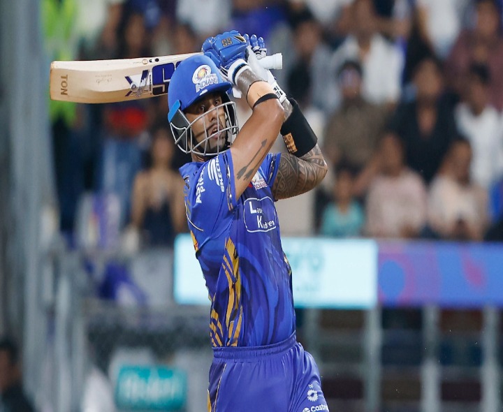 DC vs MI: తడబడుతున్న ముంబై బ్యాటర్లు