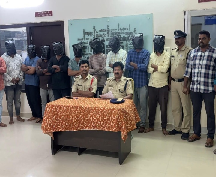 గంజాయి కేసులో 10 మంది అరెస్ట్