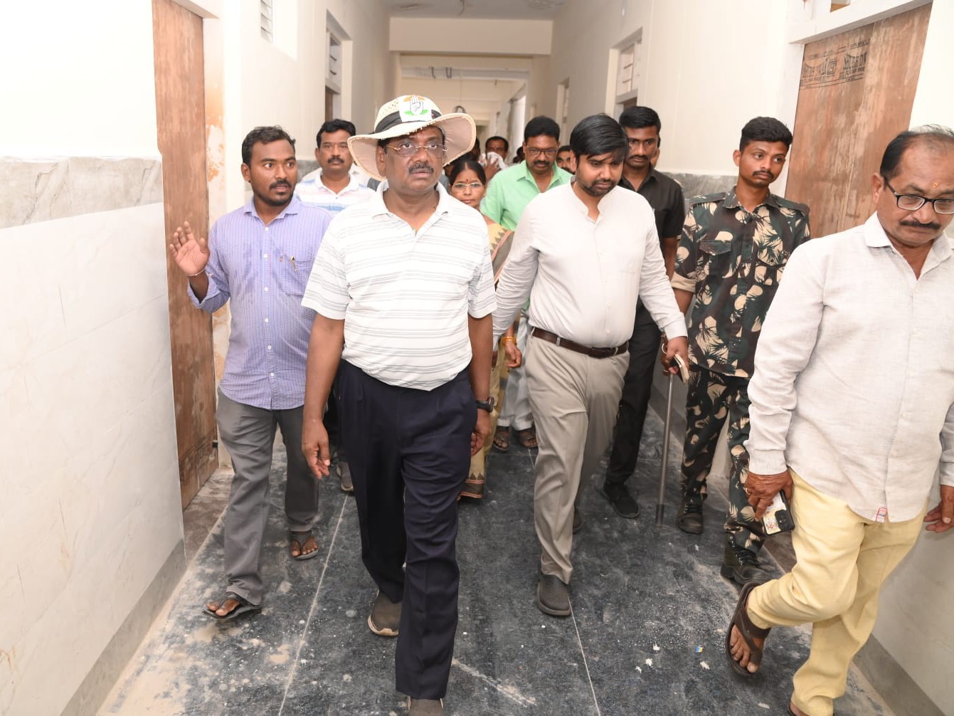 ‘ఆసుపత్రి నిర్మాణం పనులు త్వరగా పూర్తి చేయాలి’