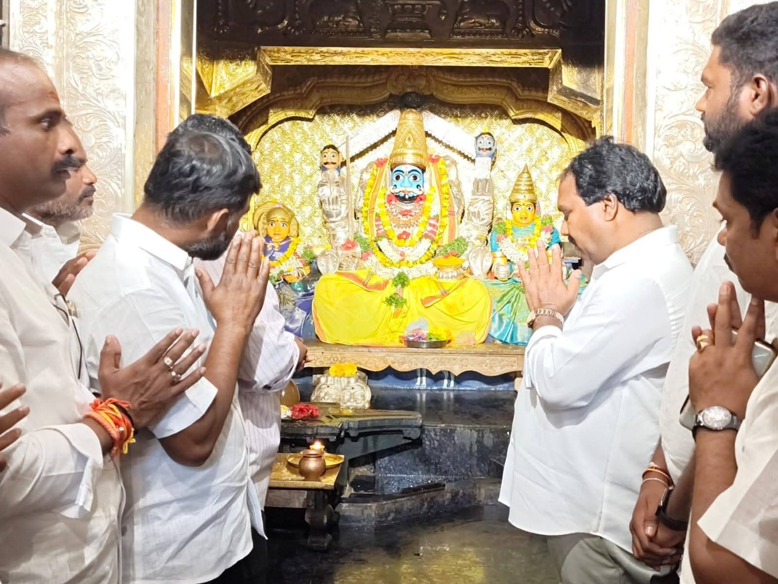 మల్లికార్జున స్వామి దర్శించుకున్న మాజీ ఎమ్మెల్యే