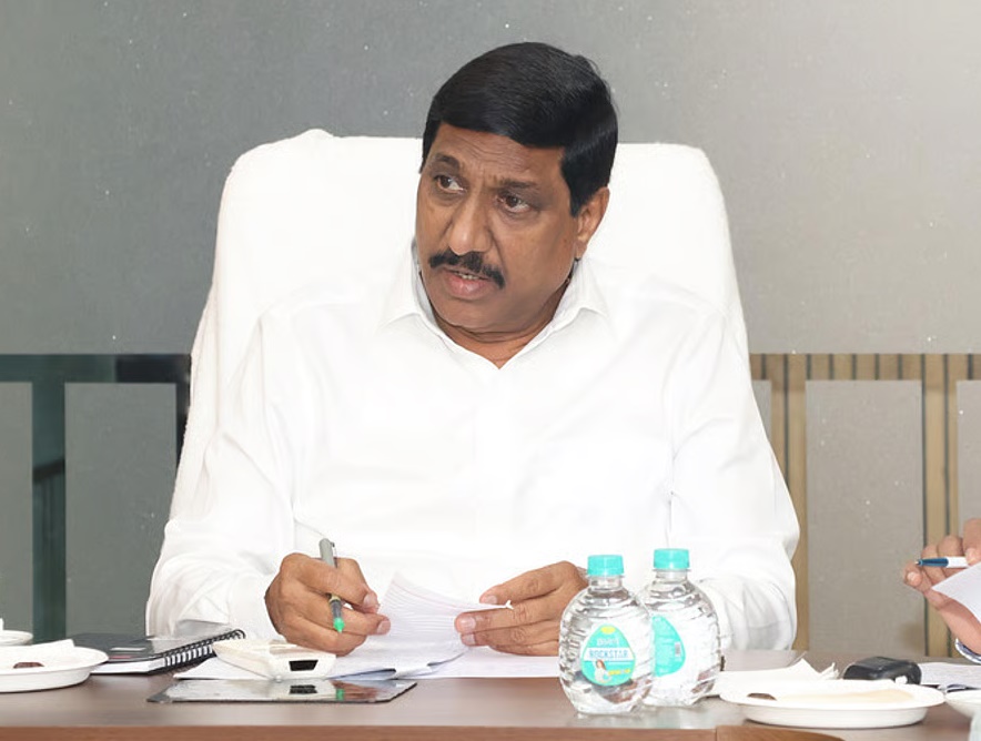 రాయలసీమకు జగన్ ద్రోహం చేశారు: మంత్రి