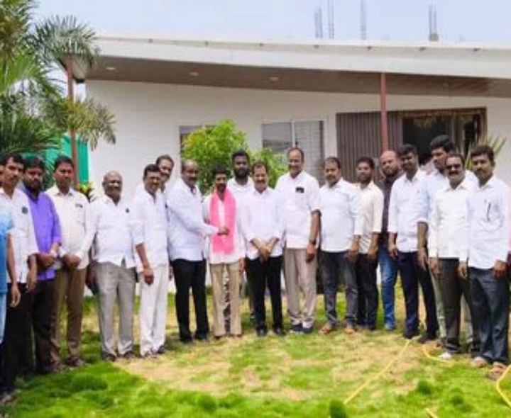 BRS పార్టీలో చేరిన కాంగ్రెస్ సీనియర్ నాయకుడు