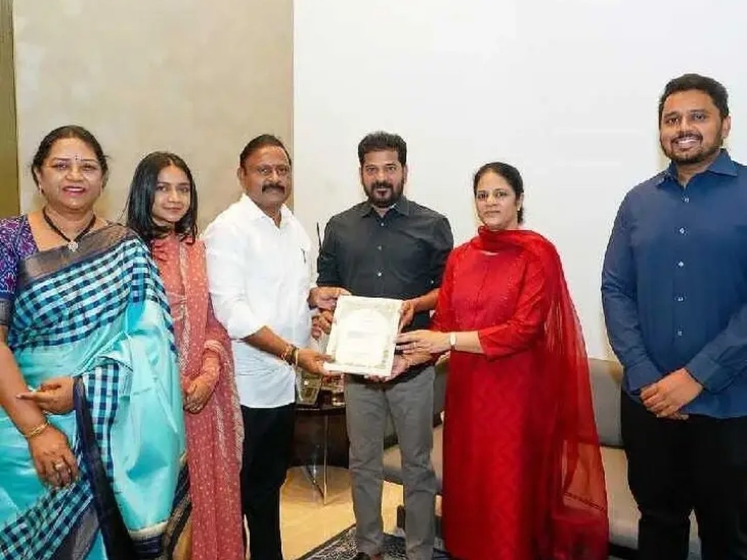 సీఎం రేవంత్ను కలిసిన ఎమ్మెల్యే టీఆర్ఆర్