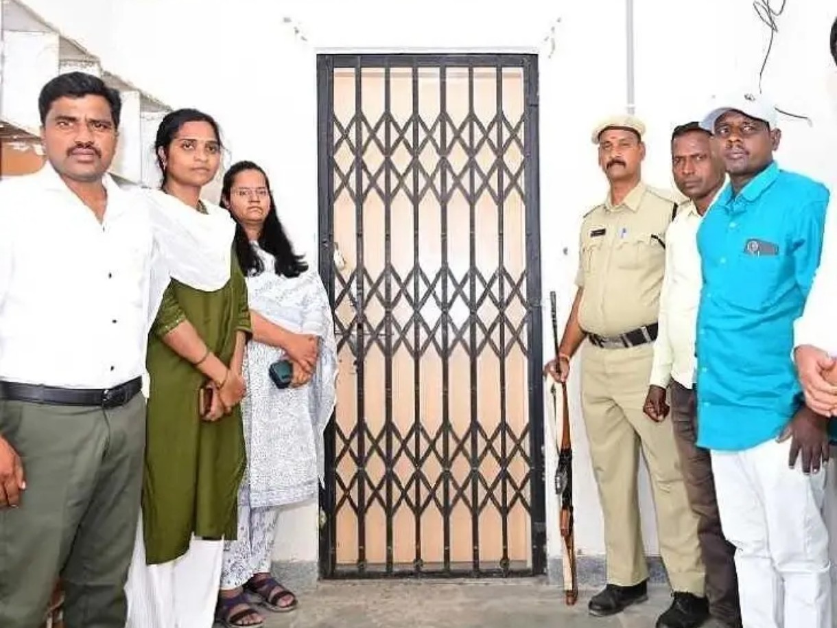 ఎన్నికల పారదర్శకతకు ఈవీఎంల భద్రత కీలకం: కలెక్టర్