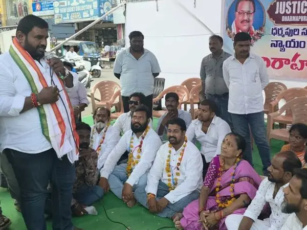 దీక్ష విరమించిన ధర్మపురి సంజయ్ అభిమానులు