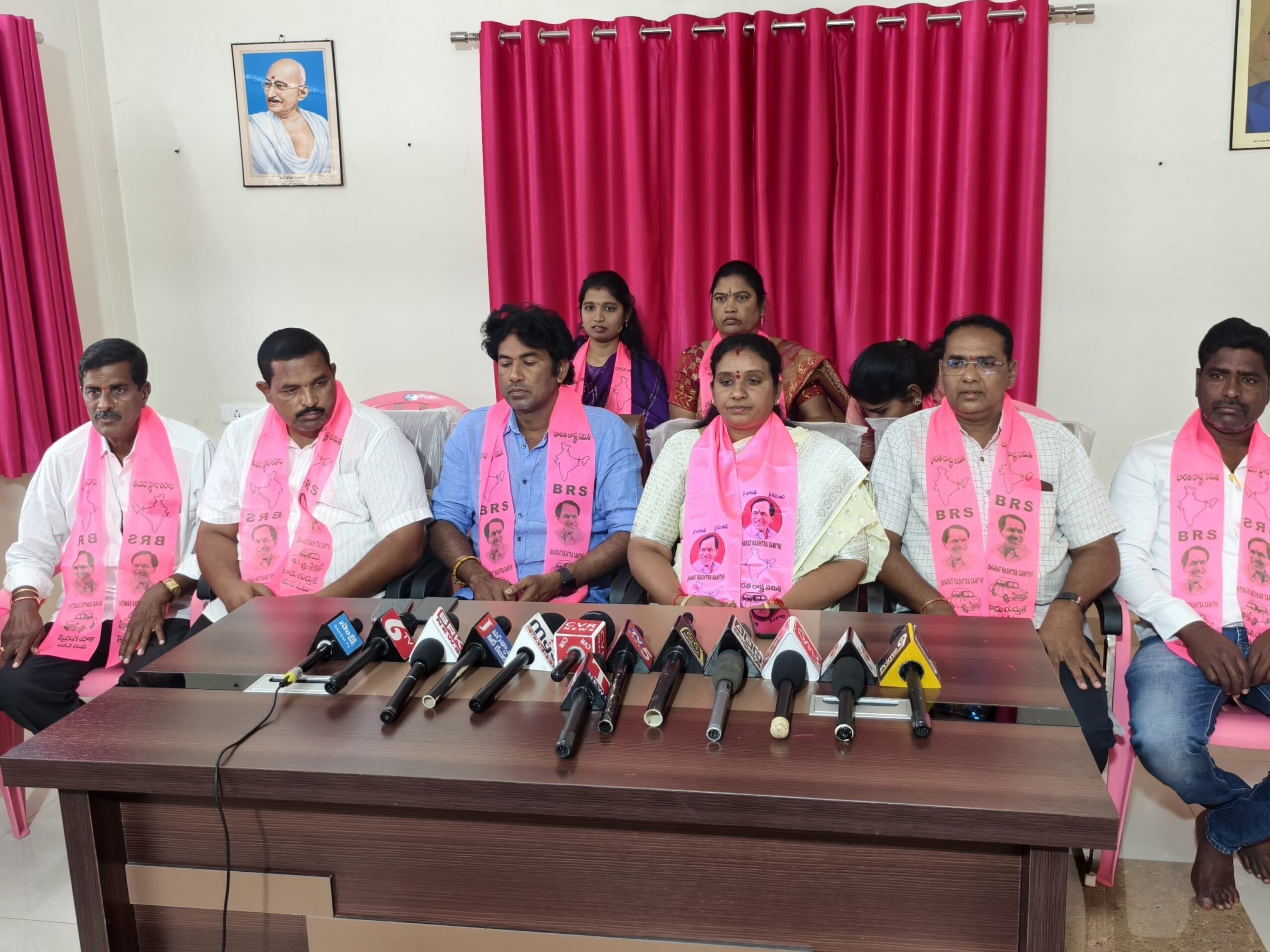 కాంగ్రెస్ హామీలపై ప్రశ్నించిన బీఆర్ఎస్ నేత