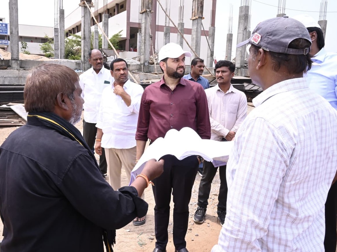 కొడంగల్ డిగ్రీ కళాశాల పనులు పరిశీలించిన కలెక్టర్