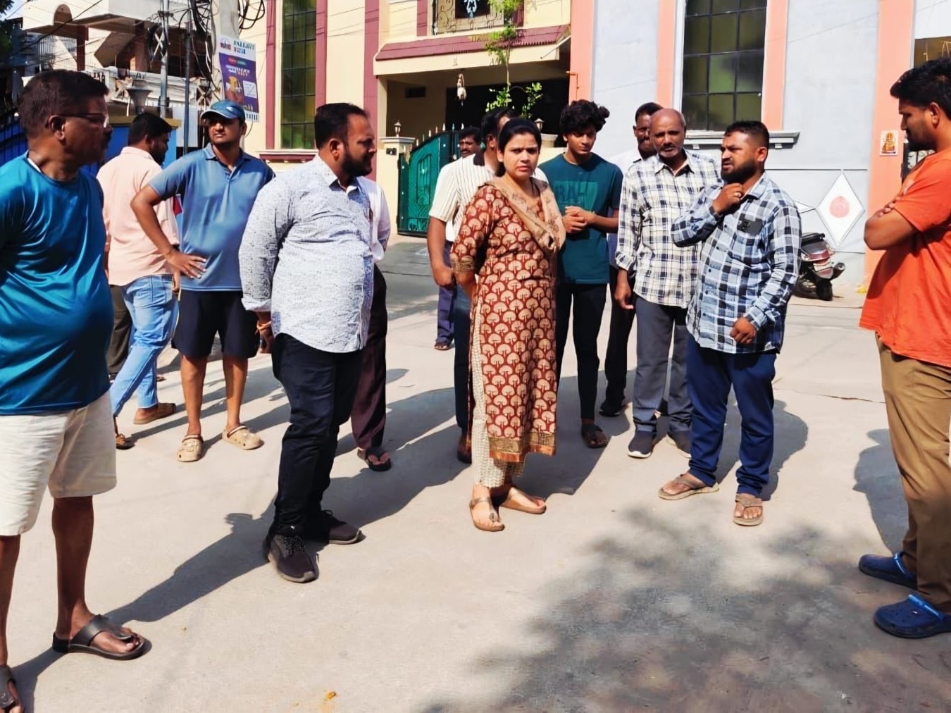 రోడ్ సేఫ్టీ కోసం స్పీడ్ బ్రేకర్లు తొలగించండి..!