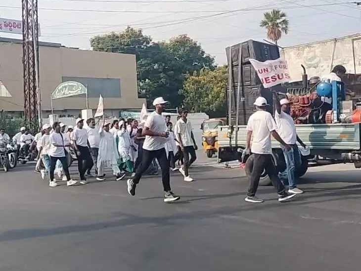 జిల్లాలో ర్యాలీ నిర్వమించిన ప్రజలు