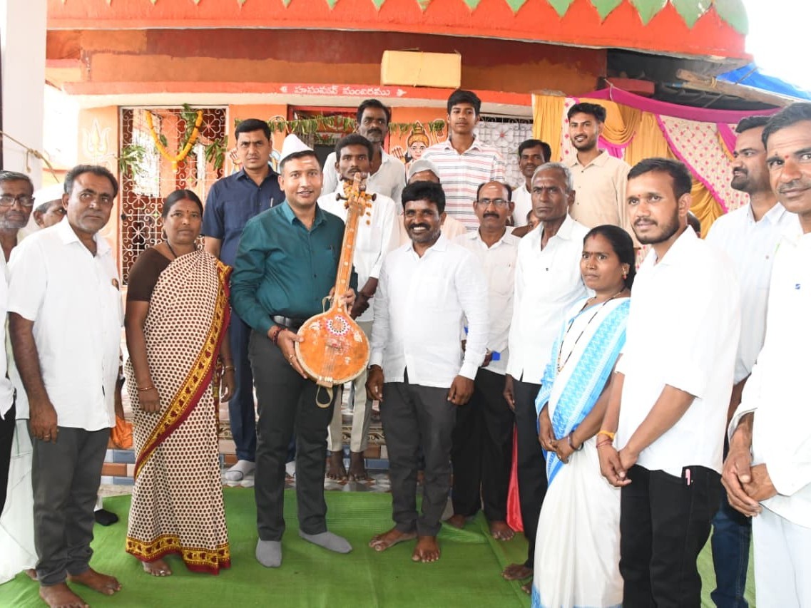 హనుమాన్ ఆలయాన్ని దర్శించుకున్న కలెక్టర్