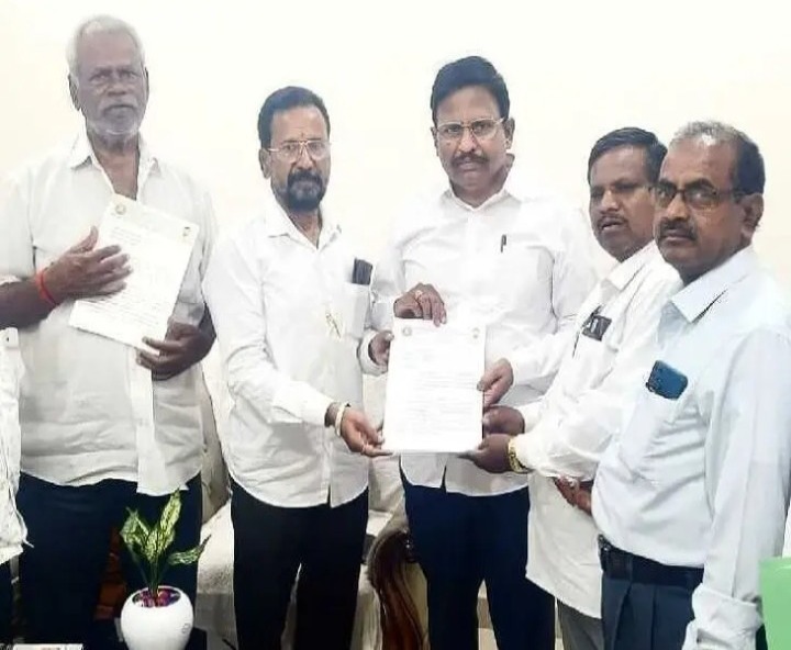 చెరువులు, కుంటలను సంరక్షించాలని ఎమ్మెల్యేకు వినతి